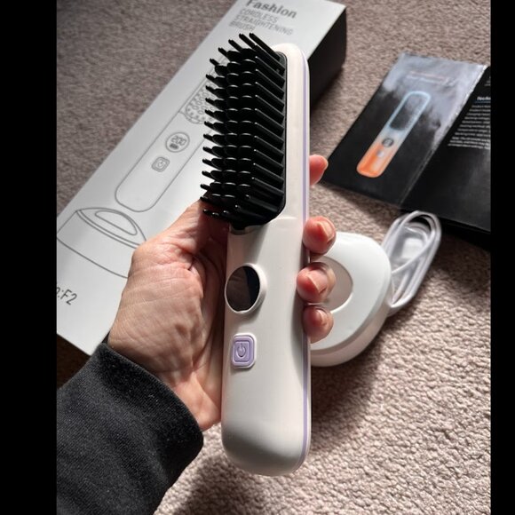 Portable Cordless Hair Straightener Brush for Travel, Built in Battery - Picture 4 of 6